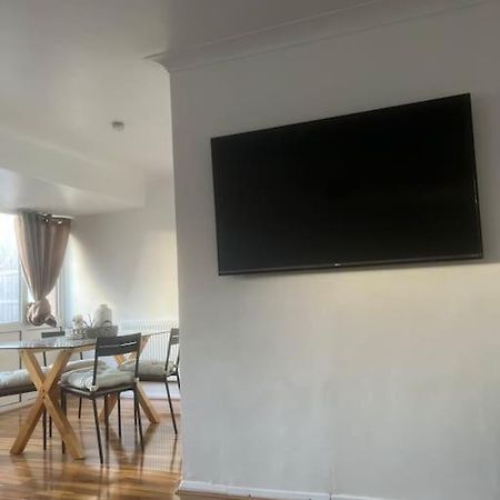 Home In Basildon, Essex Extérieur photo