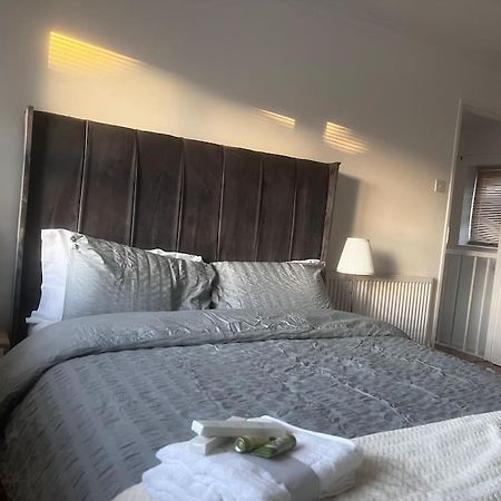 Home In Basildon, Essex Extérieur photo