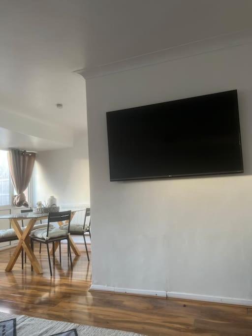 Home In Basildon, Essex Extérieur photo