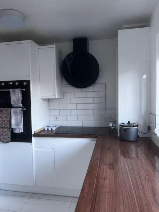 Home In Basildon, Essex Extérieur photo