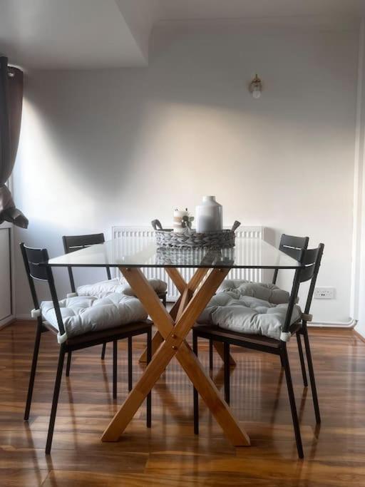 Home In Basildon, Essex Extérieur photo